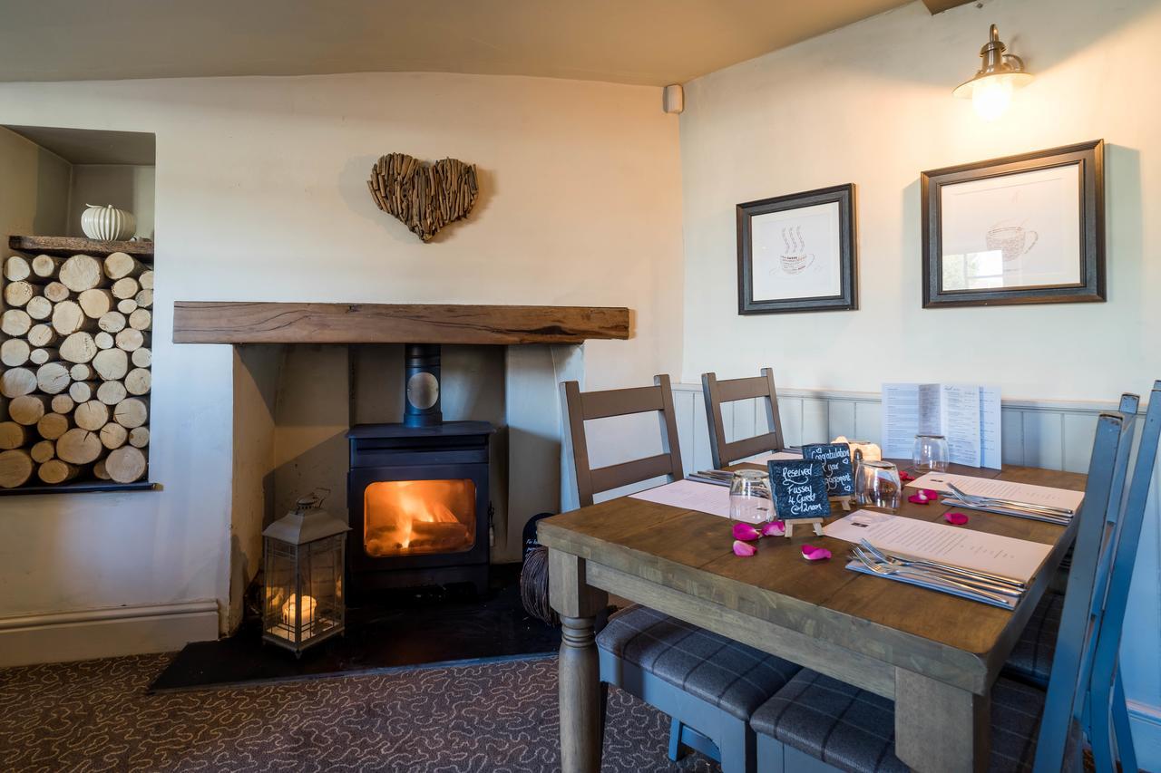 Greyhound Inn Wilton Wilton  Luaran gambar